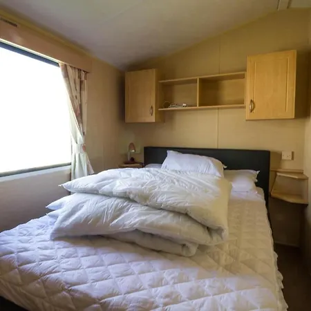 Lovely 6 Berth Caravan At Naze Marine Holiday Park In Essex Ref 17275C Walton-on-the-Naze Exterior photo