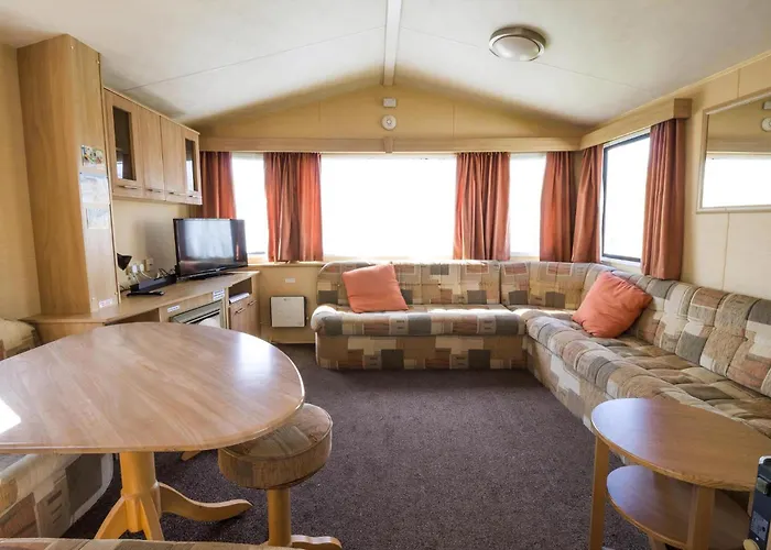 Lovely 6 Berth Caravan At Naze Marine Holiday Park In Essex Ref 17275C