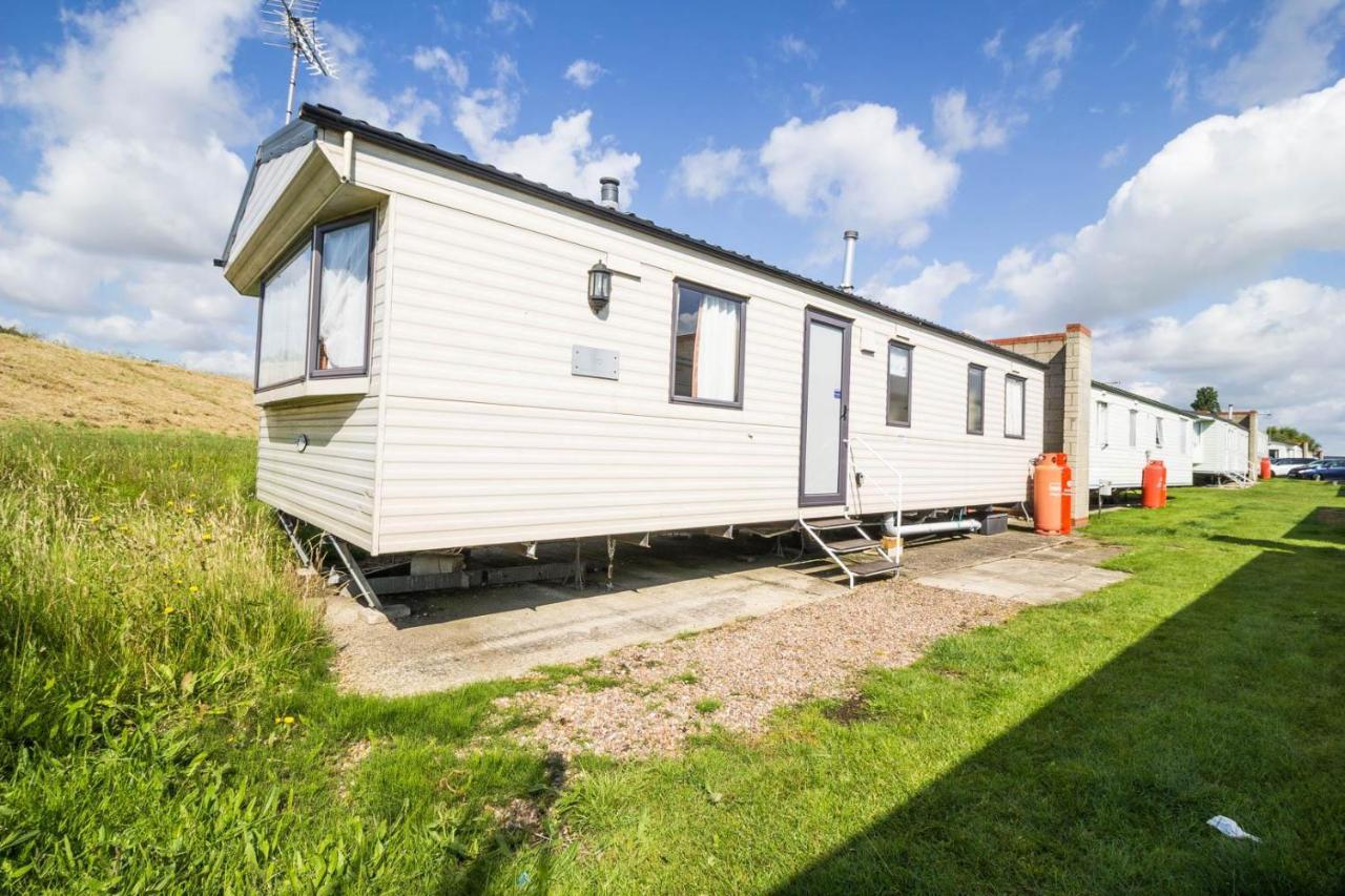 Lovely 6 Berth Caravan At Naze Marine In Essex Ref 17275c * Walton-on-the-Naze