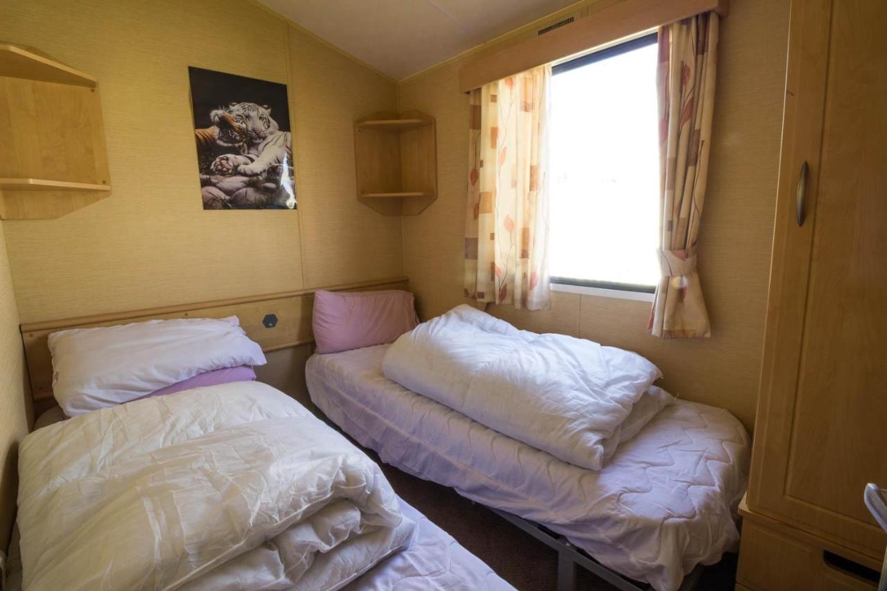 Campsite Lovely 6 Berth Caravan At Naze Marine In Essex Ref 17275c Walton-on-the-Naze