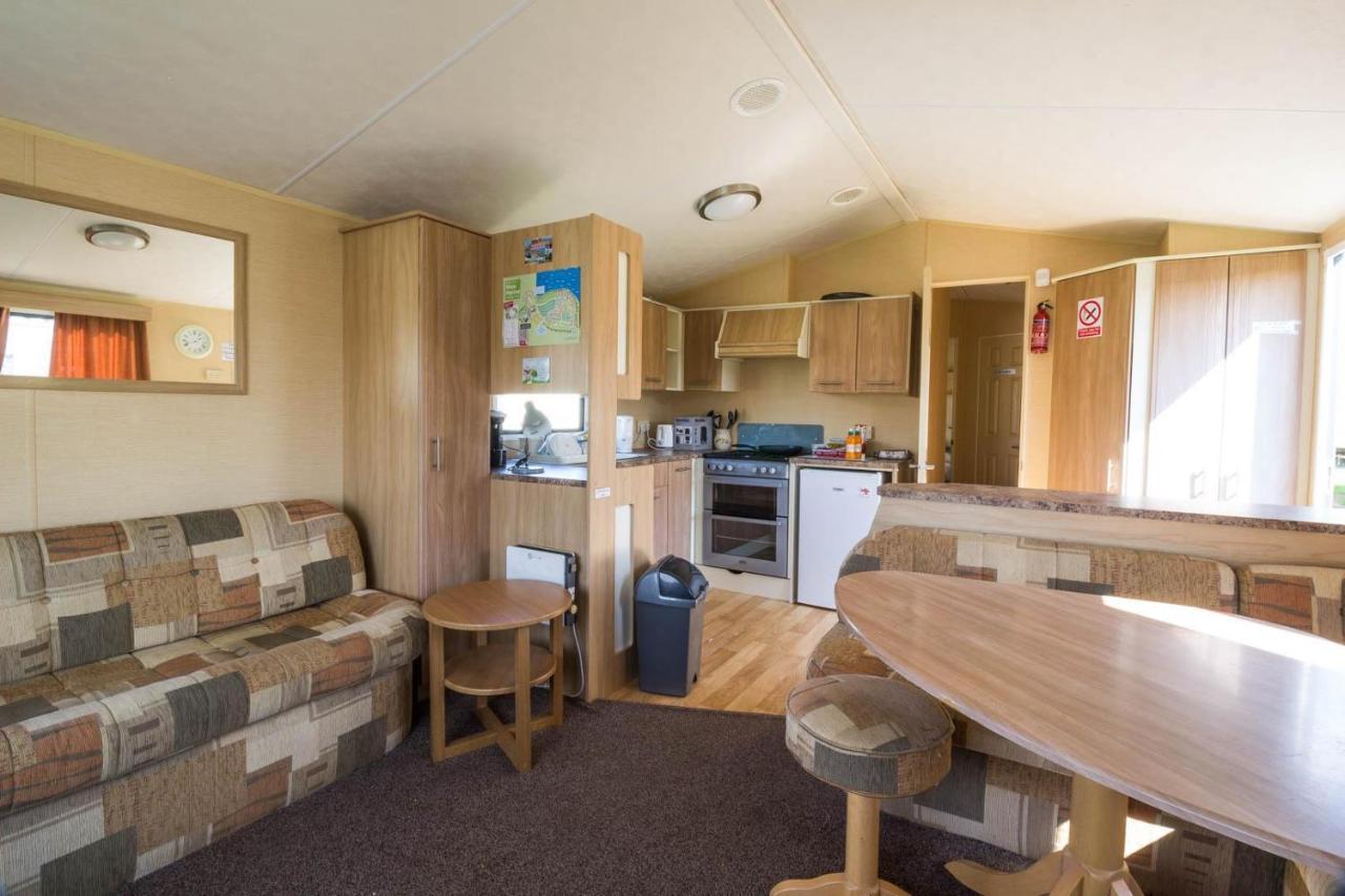 Campsite Lovely 6 Berth Caravan At Naze Marine In Essex Ref 17275c Walton-on-the-Naze