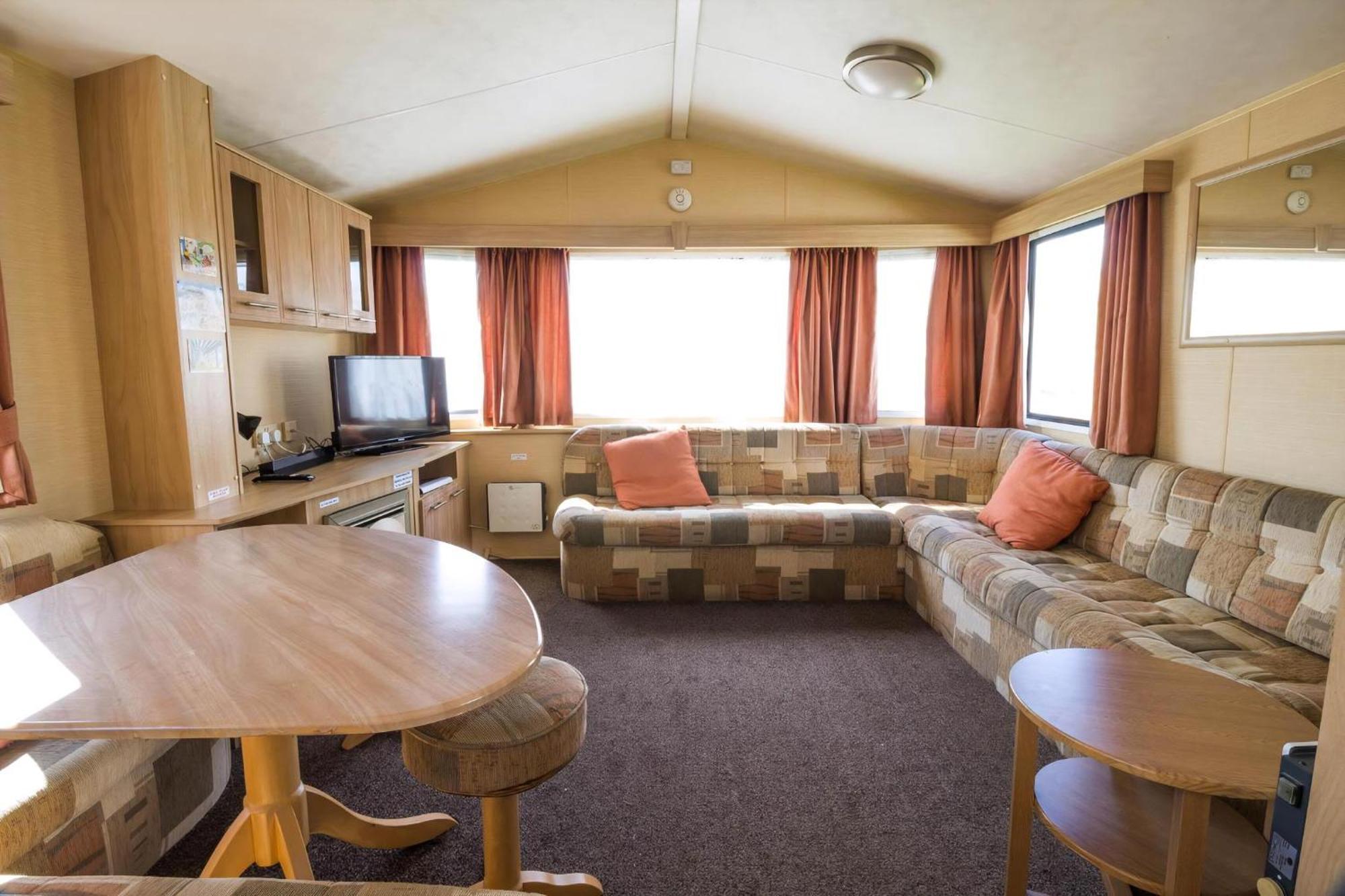 Lovely 6 Berth Caravan At Naze Marine In Essex Ref 17275c